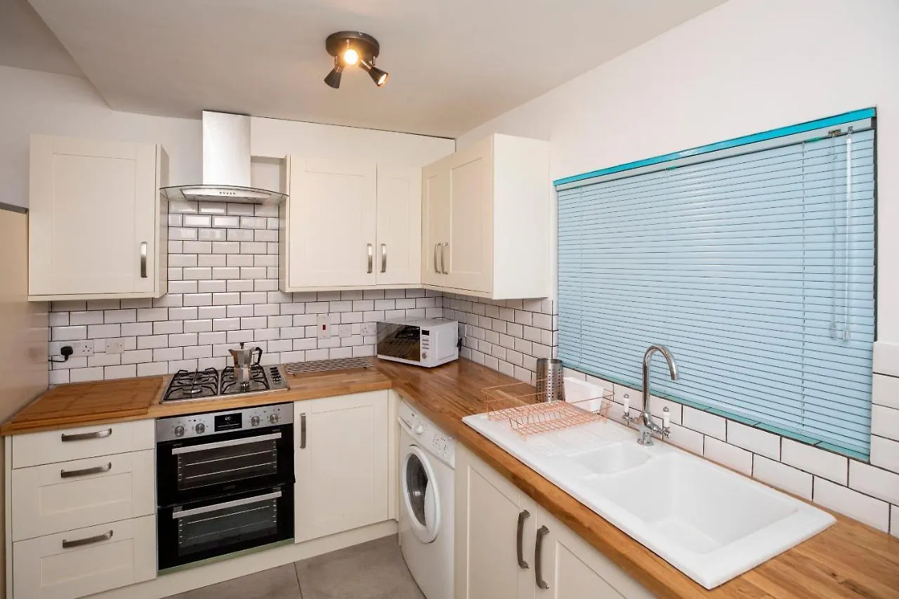 Arthouse - Lovely, Spacious And Elegant 5Bed House Villa Nottingham