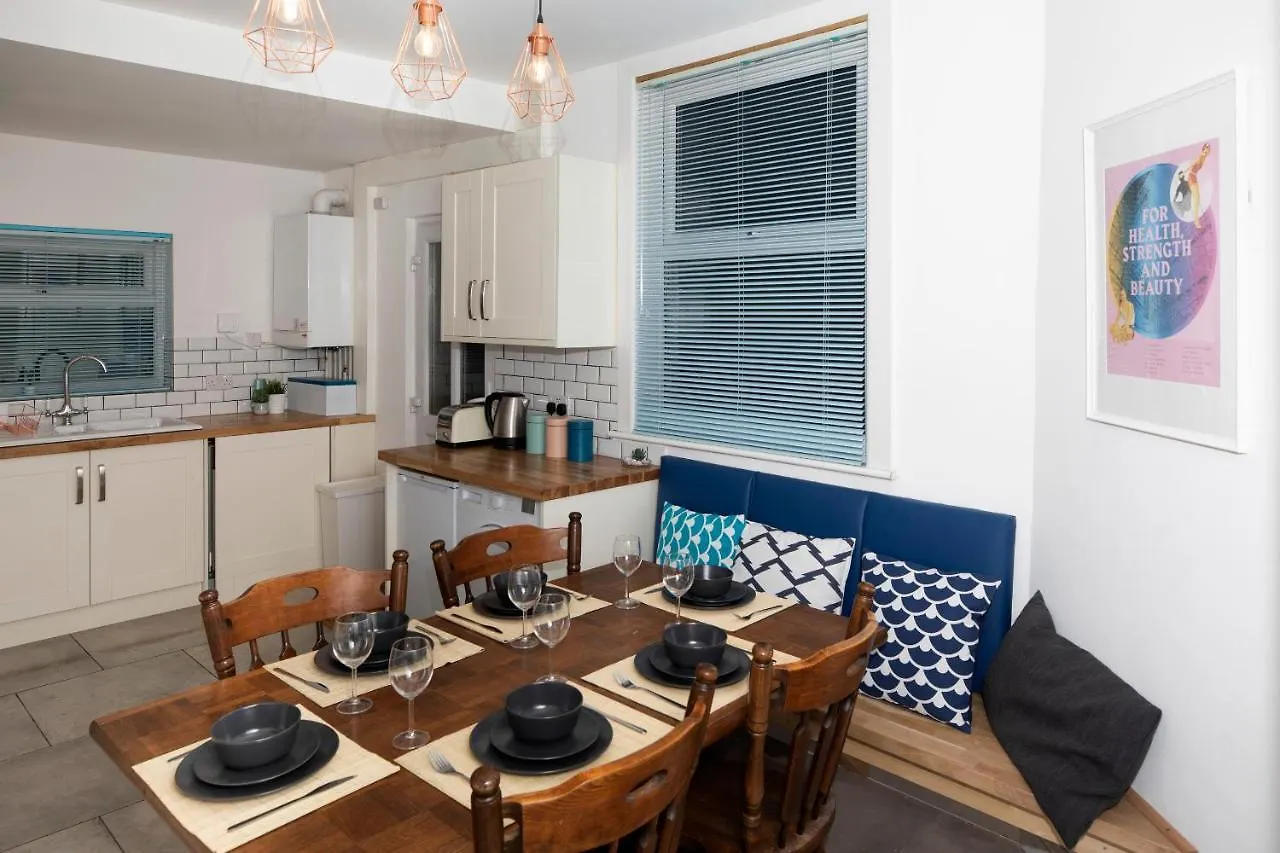 Arthouse - Lovely, Spacious And Elegant 5Bed House Villa Nottingham 0*,