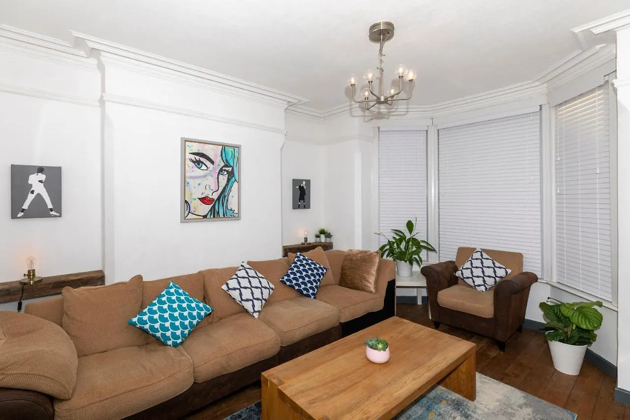 Arthouse - Lovely, Spacious And Elegant 5Bed House Villa Nottingham 0*,  United Kingdom