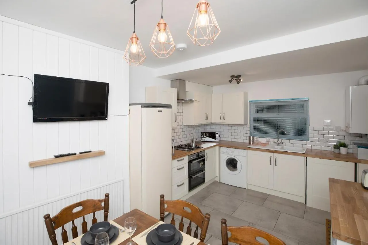 Arthouse - Lovely, Spacious And Elegant 5Bed House Villa Nottingham