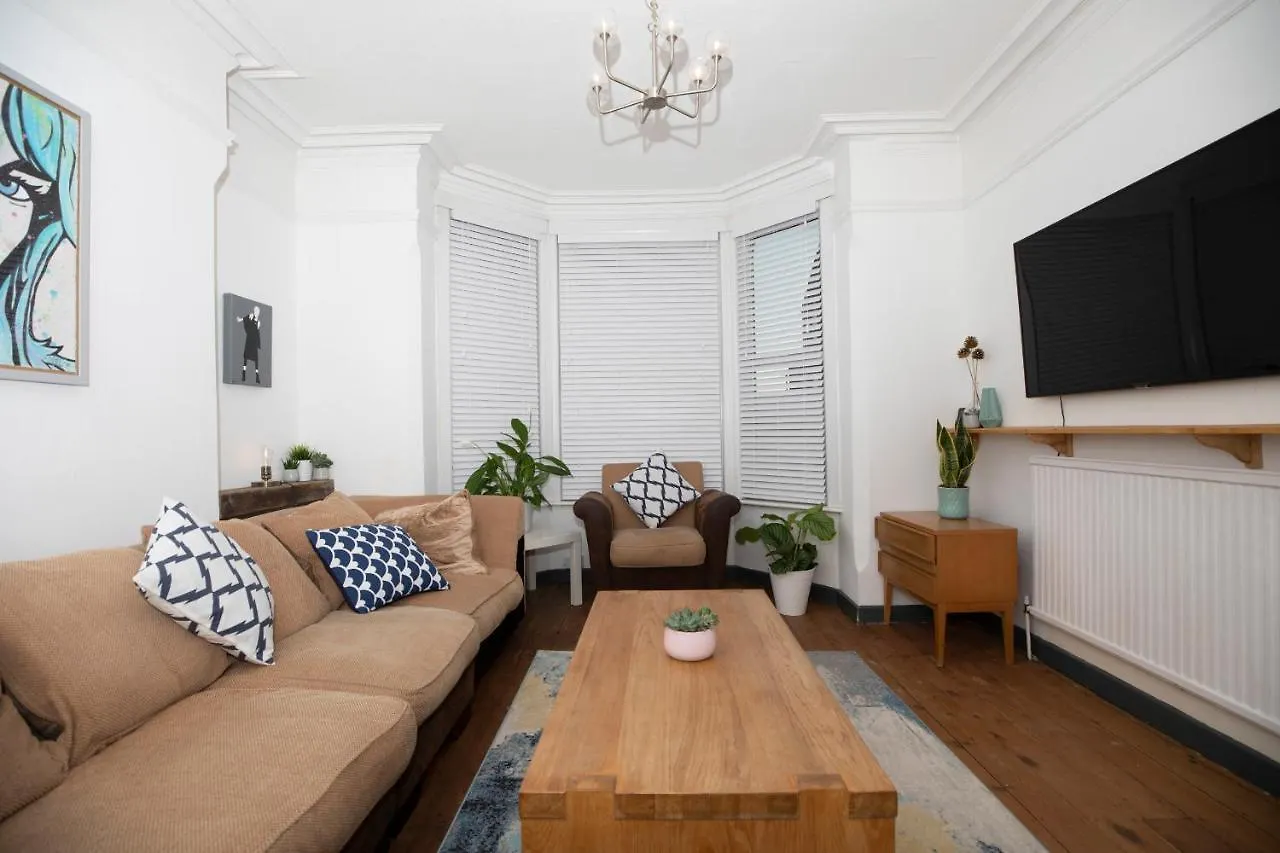 Arthouse - Lovely, Spacious And Elegant 5Bed House Villa Nottingham Holiday home
